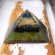 riolit, riolit kamen, orgonit, orgonit piramida, orgoniti proti sevanju, orgoniti za prostor, riolit kristal, metatron
