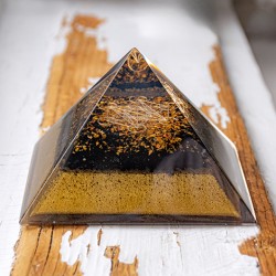 crystal orgonite, orgonite with crystals, orgonite with tiger's eye, tiger's eye stone