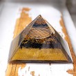 tigrovo oko, riolit kamen, orgonit, orgonit piramida, orgoniti proti sevanju, orgoniti za prostor, tigrovo oko kristal, metatron