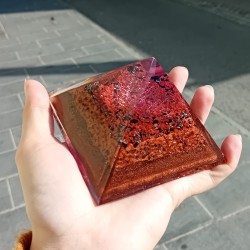 rdeči jaspis, rdeči jaspis kamen, orgonit, orgonit piramida, orgoniti proti sevanju, orgoniti za prostor, rdeči jaspis kristal