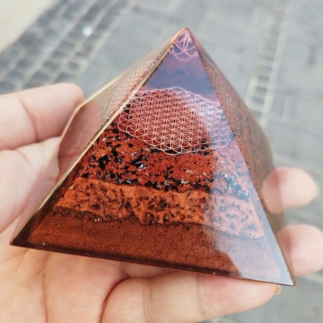 rdeči jaspis, rdeči jaspis kamen, orgonit, orgonit piramida, orgoniti proti sevanju, orgoniti za prostor, rdeči jaspis kristal