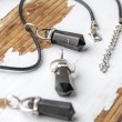 črni turmalin ogrlica, črni turmalin kristal, kristal za zaščito, zaščita pred zlobo