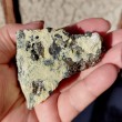 serpentin kristal srčne čakre trgovina s kristali sepentin kamen, serpentin kristal, kristal za denar