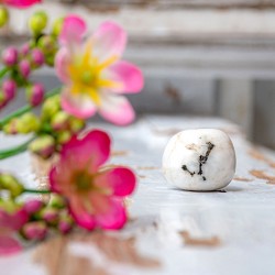 beli labradorit cena, beli labradorit Slovenija, beli labradorit pomen, mavričen kristal, kristal za intuicijo