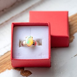 Prstan s kristalom opal
Mavrični opal srebrni nakit
Srebrn prstan naravni opal, opal kristal, opal kamen,