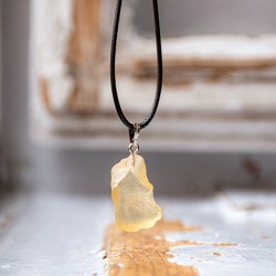 Libijski zlati tektit
Libijsko puščavsko steklo
Zlati tektit iz Libije
Redki tektiti Kristali za manifestacijo