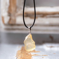 Libijski zlati tektit
Libijsko puščavsko steklo
Zlati tektit iz Libije
Redki tektiti