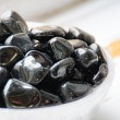črni turmalin kamen, črni turmalin kristal. kristal za zaščito pred čustvenimi vampirji, kristal za zaščito