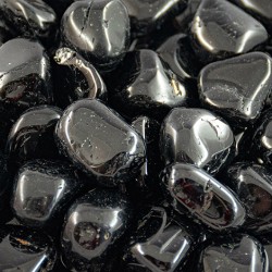 črni turmalin kamen, črni turmalin kristal. kristal za zaščito pred čustvenimi vampirji, kristal za zaščito