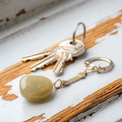 Žad obesek za ključe, žad kristal, žad kamen temni žad, svetli žad, kristal za srčno čakro