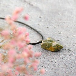 rolit ogrlica, kristal rolit, riolit kamen, riolit nakit,