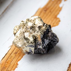 pirit mineral
pirit kamen za zaščito
kristali za obilje
kamni za privabljanje bogastva