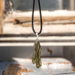 nakit iz moldavita, češki moldavit, moldavite necklace, moldavit ogrlica s srebrno zanko