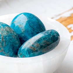 apatit kristal, apatit kamen, modri kristal, kristal za grleno čakro