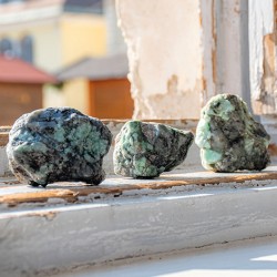 emerald crystal natural stone, raw crystal, uncut crystal, real emerald