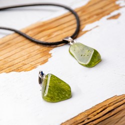 vesuvianit, brušen kristal, redki kristali, zelen kristal, energijski kristal, vesuvianit ogrlica, vesuvianit nakit