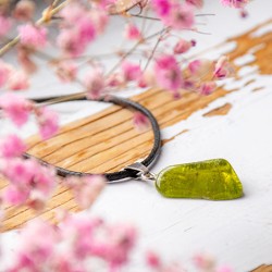 vesuvianit, brušen kristal, redki kristali, zelen kristal, energijski kristal, vesuvianit ogrlica, vesuvianit nakit