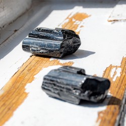 črni turmalin korenska čakra, naravni črni turmalin, surovi, kristal za zaščito pred magijo uroki čustvenimi vampirji