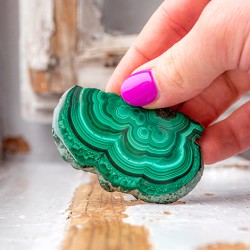 malahit, malahit kristal, malahit kamen, malahit rezina, malahit mineral,