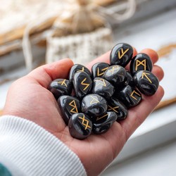 rune, rune iz kristalov, črni ahat,  kristal črni ahat, vedeževanje,
