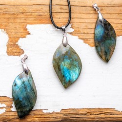 nakit s kristali, labradorit kristal, labradorit, ogrlica z labradoritom, nakit z labradoritom