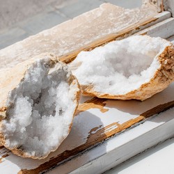 kamena strela geoda večja kvarc, kremen geoda,  darilo kristali,  kvarc kamen, kamena strela cena,