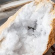 kamena strela geoda večja kvarc geoda, darilo kristal, tgovina s kristali, kvarc kamen, kamena strela cena,