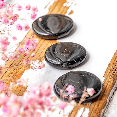 black turmaline, palmstone, black turmaline palmstone, pocket crystal