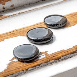 black turmaline, palmstone, black turmaline palmstone, pocket crystal