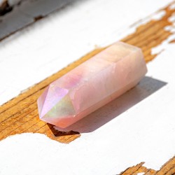 roževec aura kristal, rožćevec aura kamen, kristal za ljubezen, kristal za samozavest