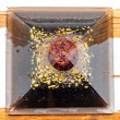 orgonit, orgonit piramida, orgoniti proti sevanju, orgoniti za prostor, granat kristal, ametist, črni turmalin