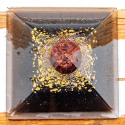 orgonit, orgonit piramida, orgoniti proti sevanju, orgoniti za prostor, granat kristal, ametist, črni turmalin