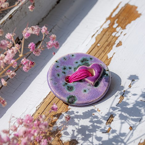 LUCKY BUTTON - CERAMIC BROOCH purple