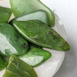 žad, žad nefrit, žad kristal, nefrit, kristal za mir, jade, kristali za ljubezen