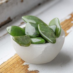 žad, žad nefrit, žad kristal, nefrit, kristal za mir, jade, kristali za ljubezen