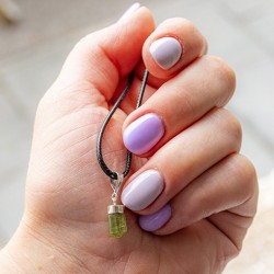 peridot, peridot kristal, peridot ogrlica, kristali za srečo, kristali za srčno čakro