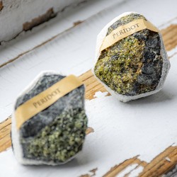 peridot, peridot kristal, peridot ogrlica, kristali za srečo, kristal za srčno čakro