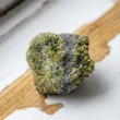 peridot, peridot kristal, peridot ogrlica, kristali za srečo, kristal za srčno čakro