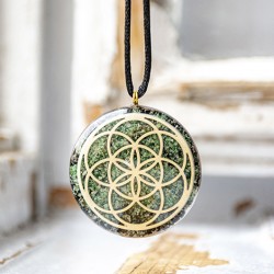 green aventurine, black turmaline, orgonite, orgonite necklace, protection