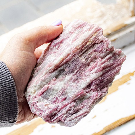 roza turmalin naravni večji kristal roza turmalin kamen, kristal za ljubezen rubelit nebrušen