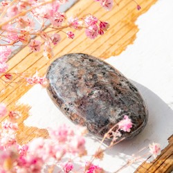 yooperlit
yooperlite kristal
fluorescenčni kristali
kristal pod UV svetlobo
svetleči kristali