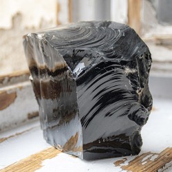 obsidian, surovi obsidian, večji kristal, surovi kristal, kristali za dom, kristal za zaščito