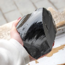 obsidian, surovi obsidian, večji kristal, surovi kristal, kristali za dom, kristal za zaščito obsidian kamen