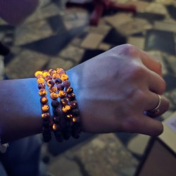 Yooperlit, Yooperlit kristal, UV reaktiven kristal, svetleč kristal, Yooperlit zapestnica