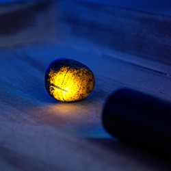 Fluorescentni kristali, UV kristali, UV reaktivni kristali, fluorescentni lapis, brušeni kristali