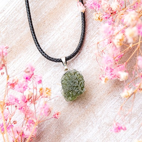 moldavite, moldavite necklace, natural moldavite, rare stones, rare crytsals, metiorite
