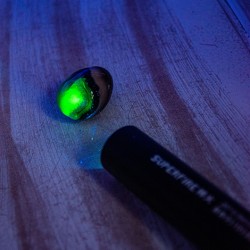 Fluorescenten kristalal, UV kristali, UV reaktivni kristali, fluorescenten lapis, brušeni kristali