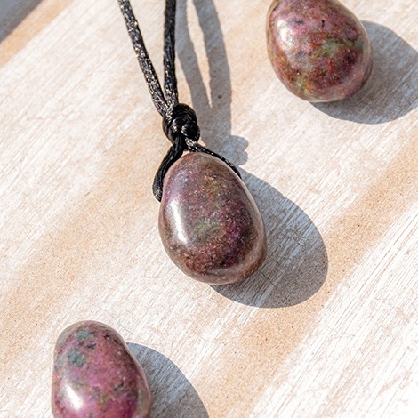 rubin, rubin kristal, rubin nakit, rubin ogrlica, kristali za strast, kristali za ljubezen, kristali za čustva