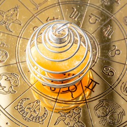 spirala za kristale, spirala za ogrlico, spirala ogrlica, držalo za kristale, ogrlica, OBESEK ZA KRISTALE SPIRALA večja