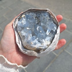 kristal za grleno čakro, modri kristal, celestin rastišče, celestin rastišče, naravni kristal, trgovina s kristali